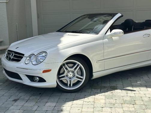 White 2009 Mercedes-Benz CLK-Class CLK 550 2dr Convertible