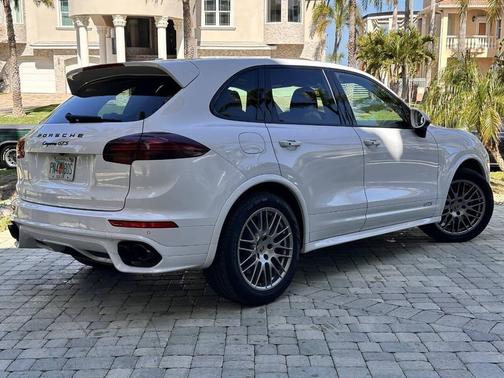 2016 Porsche Cayenne GTS
