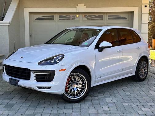 2016 Porsche Cayenne GTS