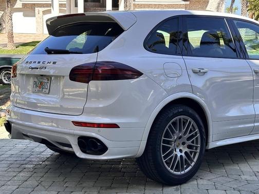 2016 Porsche Cayenne GTS