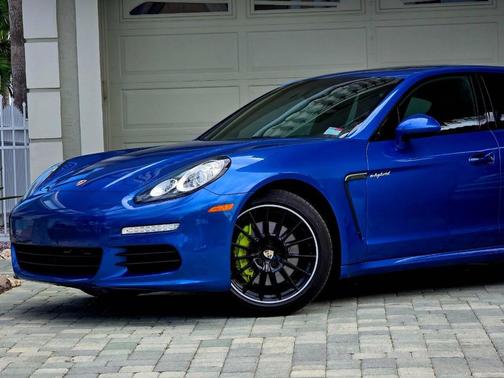 2015 Porsche Panamera 4