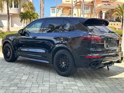 2017 Porsche Cayenne GTS