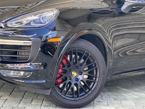 2017 Porsche Cayenne GTS