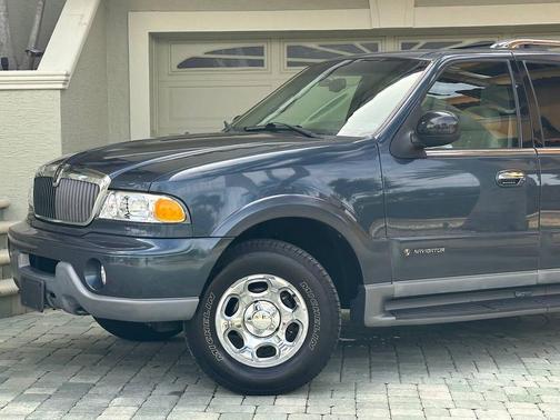 Md Charcoal Blue Clearcoat Metallic 2001 Lincoln Navigator Base