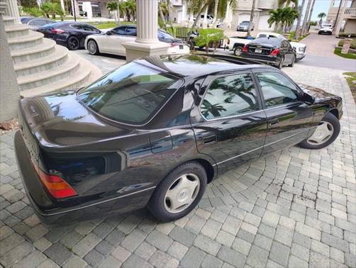 2000 Lexus LS 400 Base 4dr Sedan