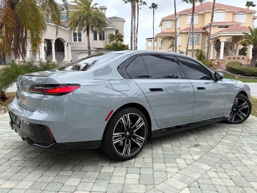 2024 BMW 750e i xDrive