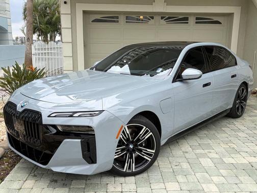 2024 BMW 750e i xDrive