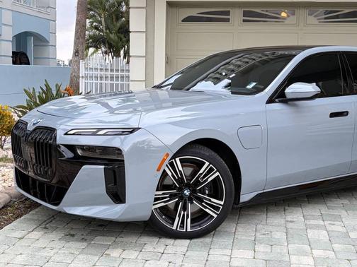 2024 BMW 750e i xDrive