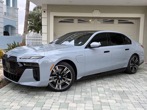 2024 BMW 750e i xDrive