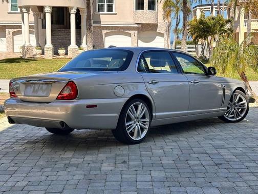 2009 Jaguar XJ Super V8