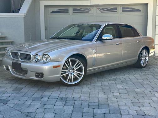 2009 Jaguar XJ Super V8