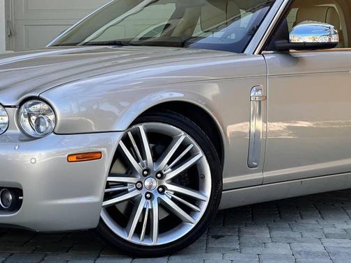 2009 Jaguar XJ Super V8
