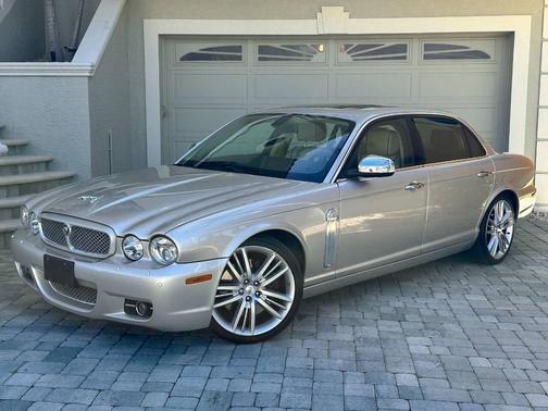 2009 Jaguar XJ Super V8