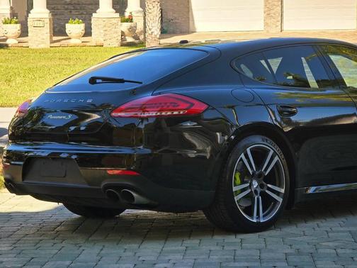 2014 Porsche Panamera 4