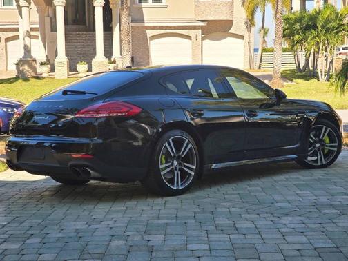 2014 Porsche Panamera 4