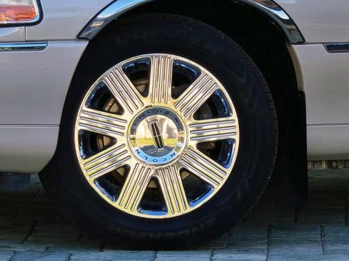 2003 Lincoln Town Car Cartier 4dr Sedan