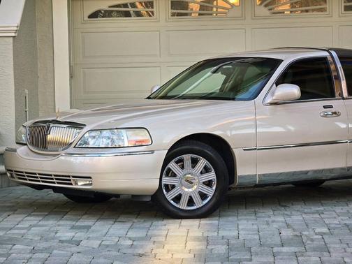 2003 Lincoln Town Car Cartier 4dr Sedan