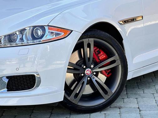 2015 Jaguar XJ XJR