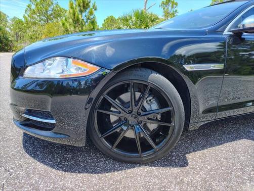 2014 Jaguar XJ Base