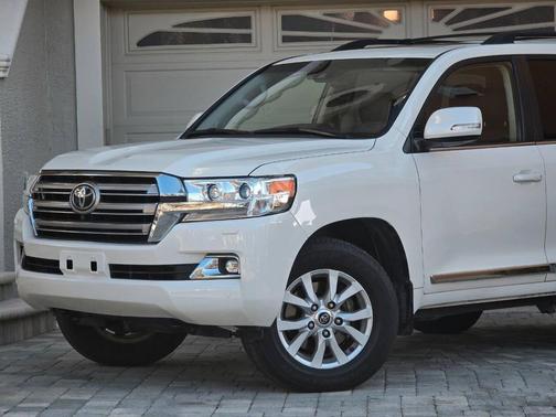 2016 Toyota Land Cruiser Base