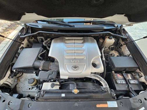 2016 Toyota Land Cruiser Base