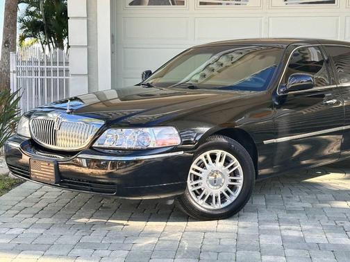 2011 Lincoln Town Car Signature