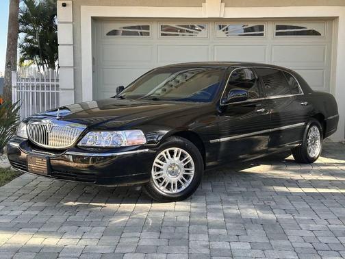 2011 Lincoln Town Car Signature