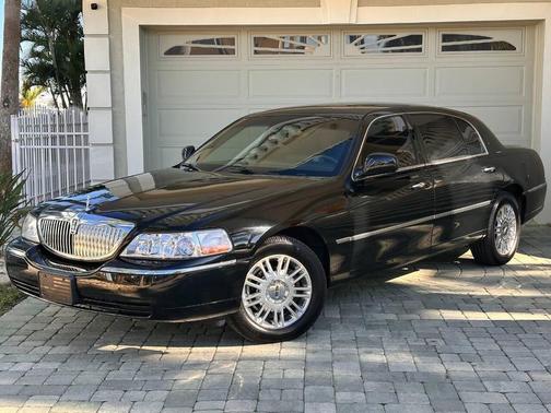 2011 Lincoln Town Car Signature
