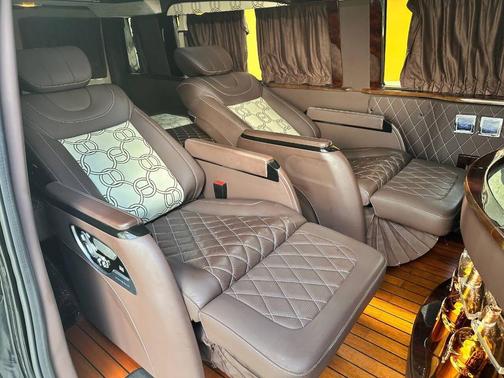 Black 2010 Ford E350 Super Duty XLT
