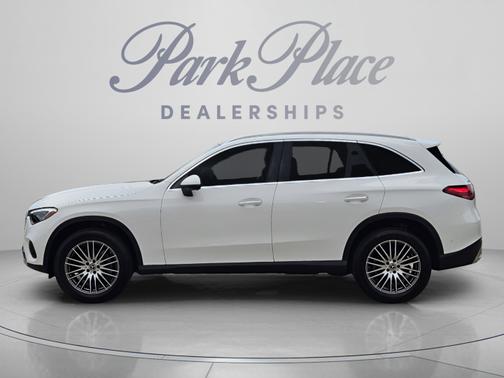 Polar White 2026 Mercedes-Benz GLC 300