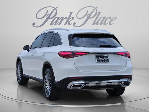 Polar White 2026 Mercedes-Benz GLC 300