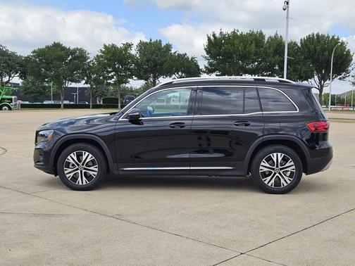 Night Black 2026 Mercedes-Benz GLB 250