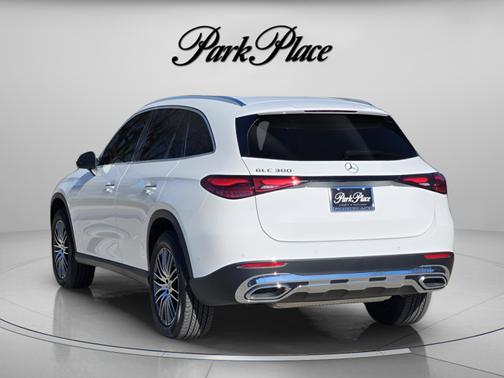 2025 Mercedes-Benz GLC 300 