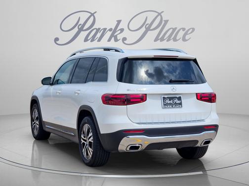 Polar White 2026 Mercedes-Benz GLB 250