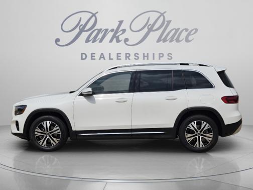 Polar White 2026 Mercedes-Benz GLB 250