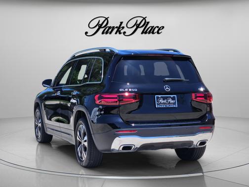 Night Black 2025 Mercedes-Benz GLB 250 4MATIC