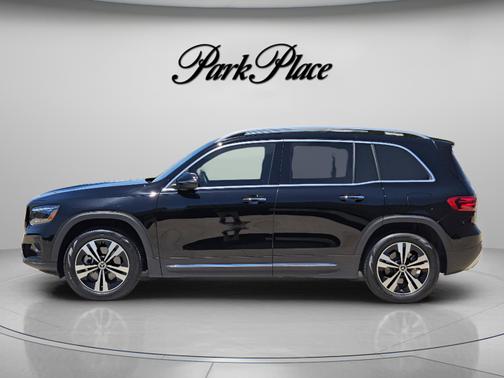 Night Black 2025 Mercedes-Benz GLB 250 4MATIC