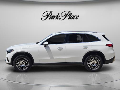 Polar White 2025 Mercedes-Benz GLC 300
