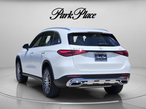 Polar White 2025 Mercedes-Benz GLC 300