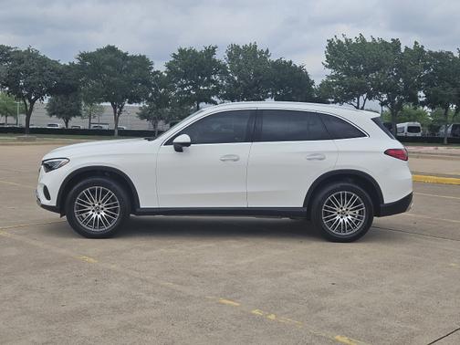 2025 Mercedes-Benz GLC 300