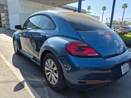 Silk Blue Metallic 2017 Volkswagen Beetle 1.8T