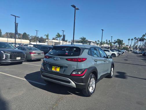 2022 Hyundai KONA SE
