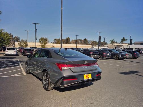 2025 Hyundai ELANTRA SEL