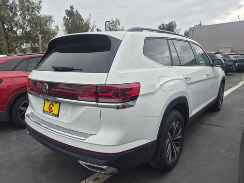 Pure White 2025 Volkswagen Atlas 2.0T SE