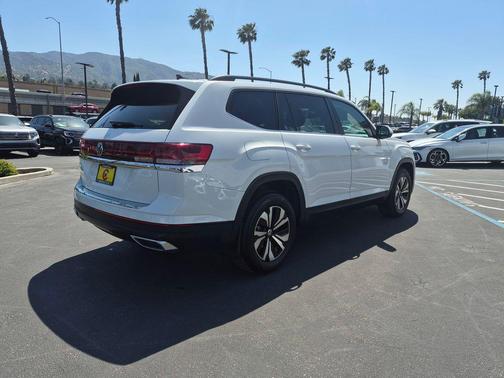 Pure White 2025 Volkswagen Atlas 2.0T SE