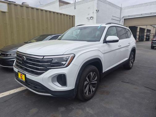 Pure White 2025 Volkswagen Atlas 2.0T SE
