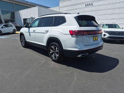 Pure White 2025 Volkswagen Atlas 2.0T SE