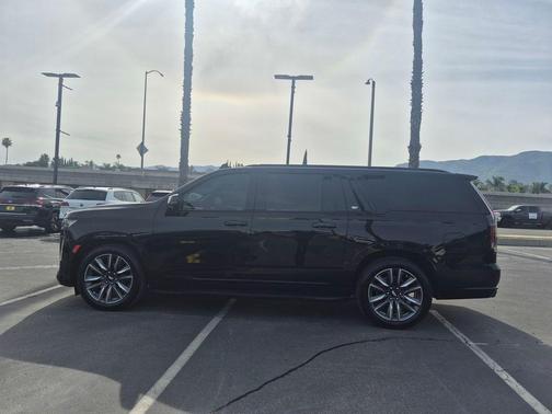 2022 Cadillac Escalade ESV Sport