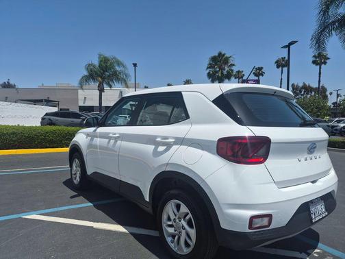 Lunar White 2026 Hyundai VENUE SE