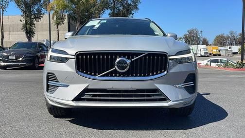 2022 Volvo XC60 B5 Momentum